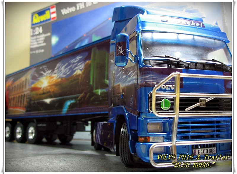Revell Volvo FH-16 プラモデル 1:24 ↔25,6cm Revell Volvo FH-16 プラモデル 1:24 ↔25,6cm