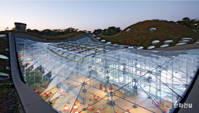 [더 플레이스] 지붕이 살아있다?! 친환경 건축물 캘리포니아 과학 아카데미