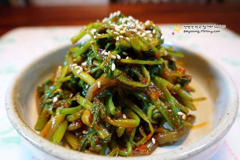 향도 맛도 좋은 밑반찬 '미나리무침 만드는 법'