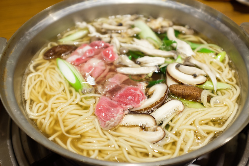 감칠맛 나는 한끼, 한우리 소고기 버섯 칼국수