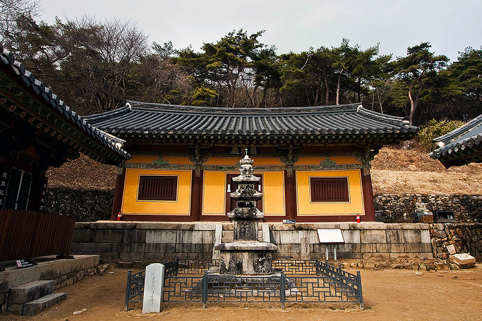 국내에서 가장 오래된 건물, 극락전이 있는 봉정사, حجم الصورة 683x455