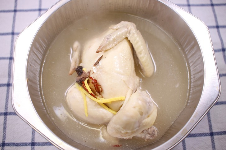 이마트 보양 별미 ‘능이버섯전복 영계백숙’ 먹어봄.