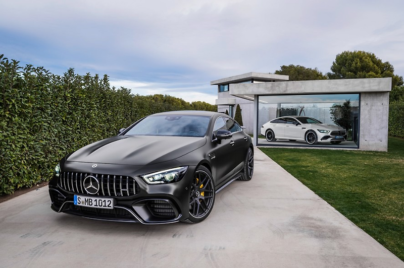 Mercedes Benz-AMG GT63S