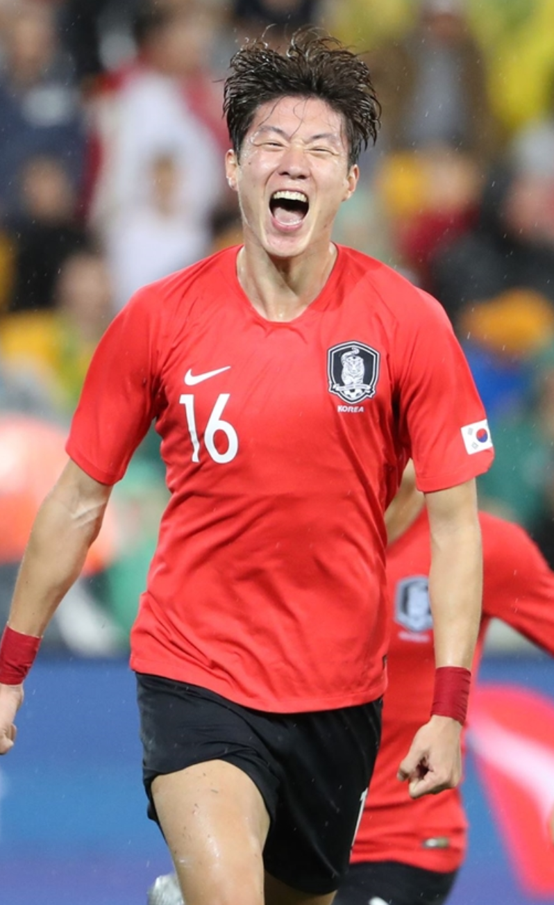 í™©ì˜ì¡° ì¶•êµ¬ì„ ìˆ˜ í