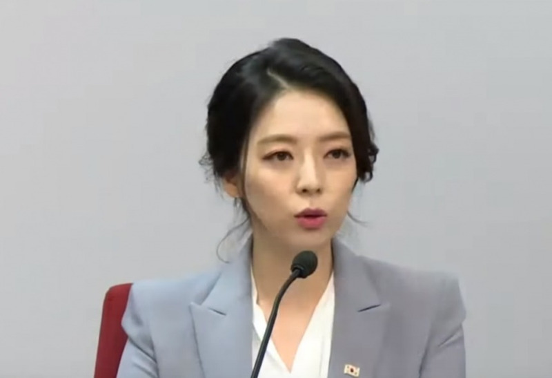 배현진 분노, 지소미아 종료, 나이 키 몸매 고향 집안 결혼