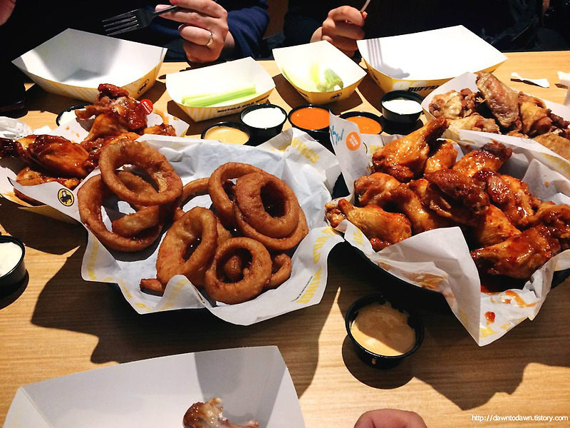 Buffalo Wild Wings - 새벽이의 새벽 나들이