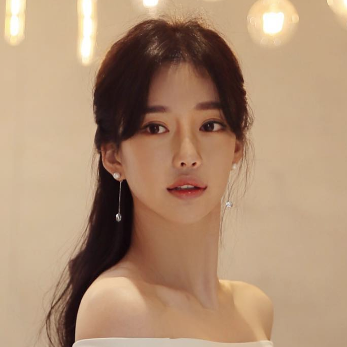ë°˜ì„œì§„ ì„±í˜•ì „ ëª¨ìŠµë„ ì¢‹ì•„ë³´ì´ë„¤ìš