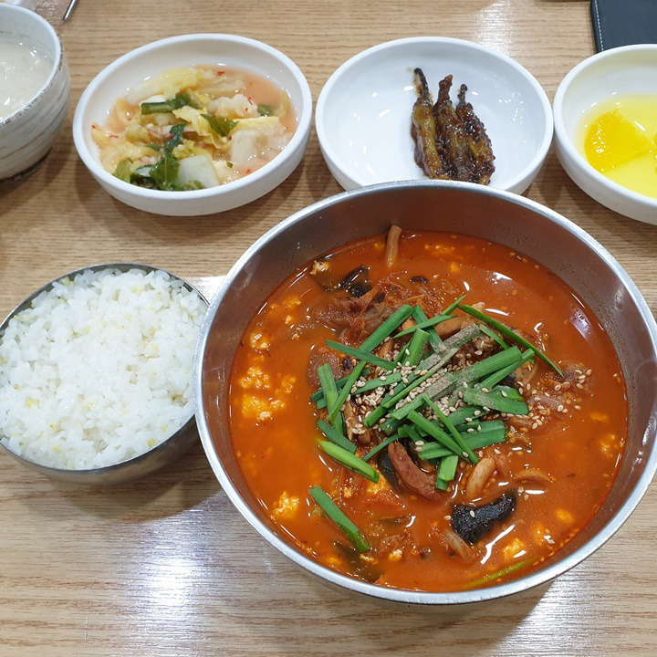 [강원/강릉] 강릉 초당동 맛집 강릉짬뽕순두부동화가든 본점:원조짬뽕국, 조두부정식(백김치맛집)