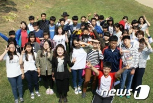 괴산 칠성중학교 교복 자율화, 경제적 부담 완화, 개성 존중, 학교운영위와 설문조사 결과 자율화 결정