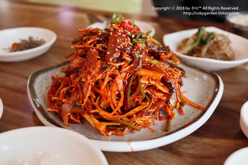 루비의 정원 :: 부산 기장 맛집 / 백종원 3대천왕, 생생정보통에 나온 장군멸치회촌 / 입에 살살 녹는 멸치회무침 맛보셨나요?