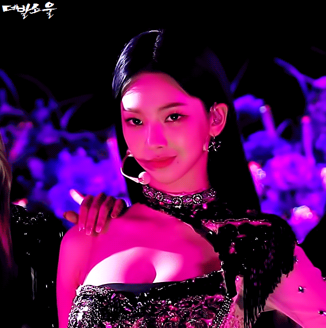 레전드 파격 노출 에스파 카리나 움짤