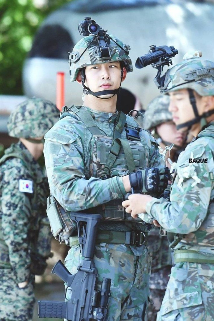 옥택연 군대 & 국군의 날 근황 사진, 영상 모음 (Feat. 임시완)