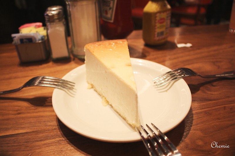 뉴욕 여행 :: 오바마 치즈 케익으로 유명한 주니어스 Junior's 에서 브런치와 함께 즐긴 뉴욕 치즈 케익