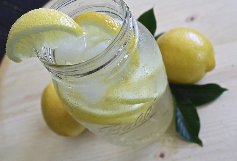 레몬수 레몬 워터 효능, 다이어트 효과 및 7가지 건강상 이점 알아보기
