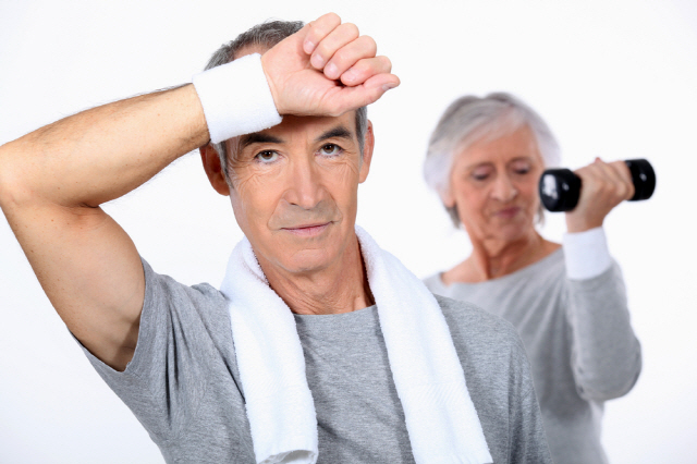 노년기에도 활력을! 노화와 근육 손실을 극복하는 방법.