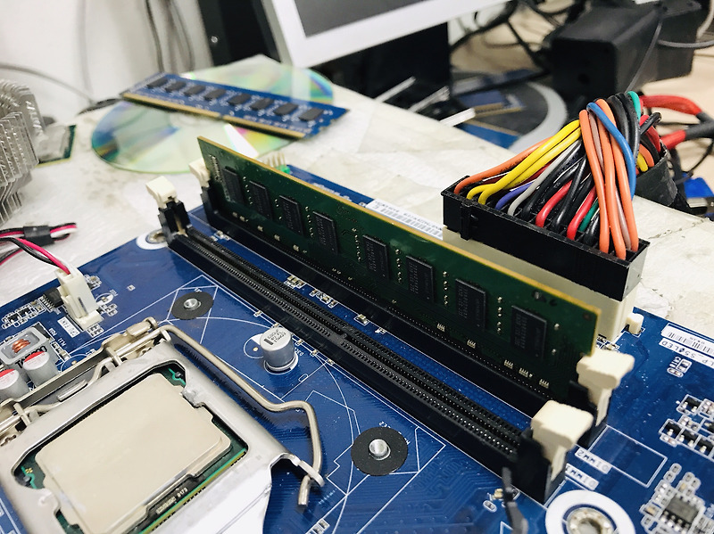 리해브 :: 컴퓨터 램 빼는법, 끼우는법, 교체방법