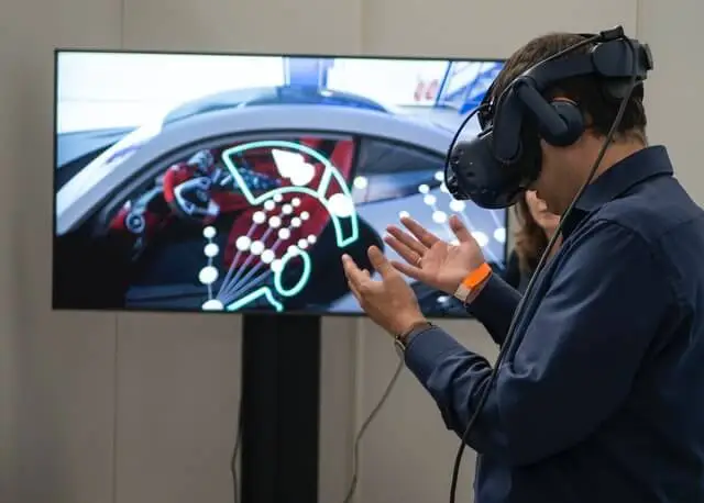 VR(가상현실) 뜻, AR(증강현실) 뜻을 쉽게 알아봅시다.