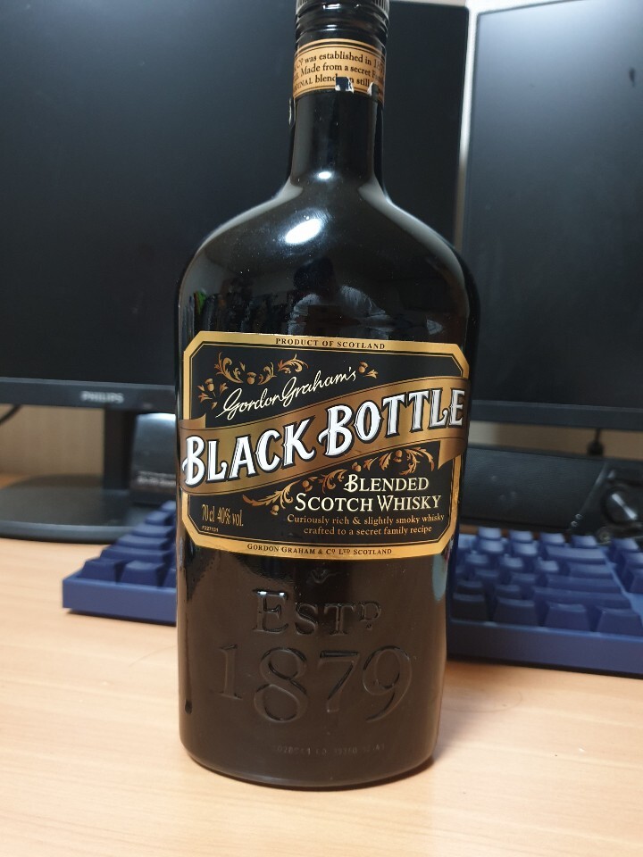 [술술리뷰 - 위스키] 블랙 보틀 블랜디드 스카치 위스키(Black Bottle Blended Scotch Whisky) :: 즐기고 마시고 코딩하자
