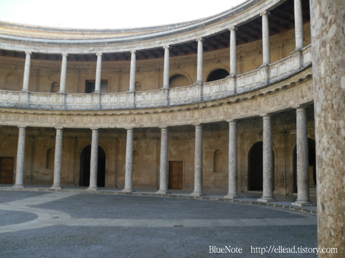 <스페인 여행> 카를로스 5세 궁전 : 그라나다 알함브라에 세워진 르네상스식 건축물