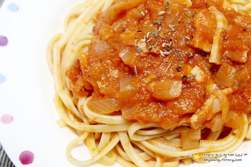생토마토를 넣어 더 풍부한 맛  '토마토스파게티 만드는 법'