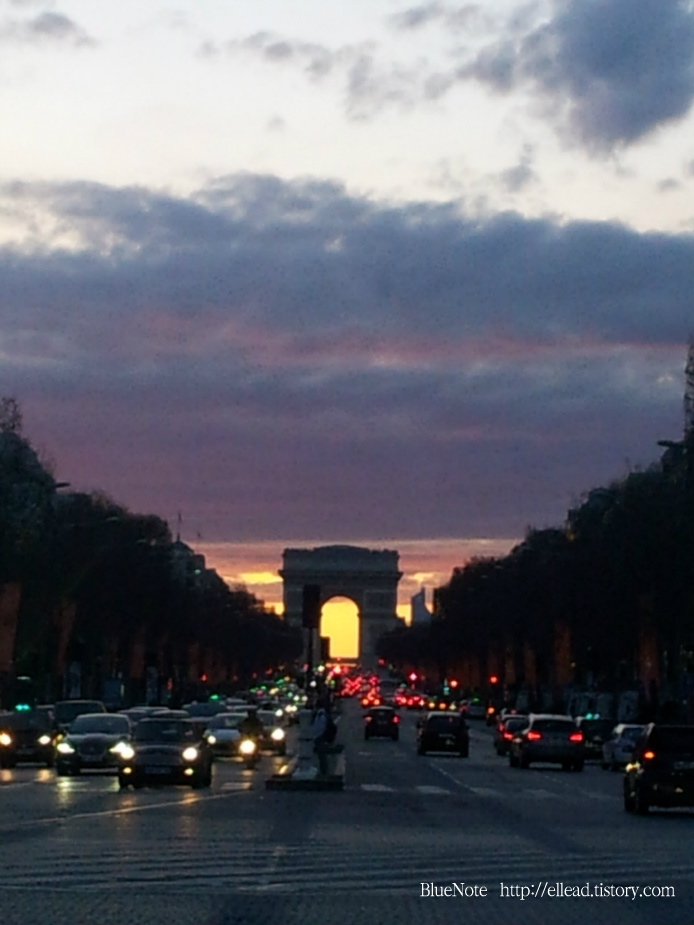 <파리 가볼만한 곳> 개선문 (Arc de Triomphe) : 샹젤리제 거리의 시작점