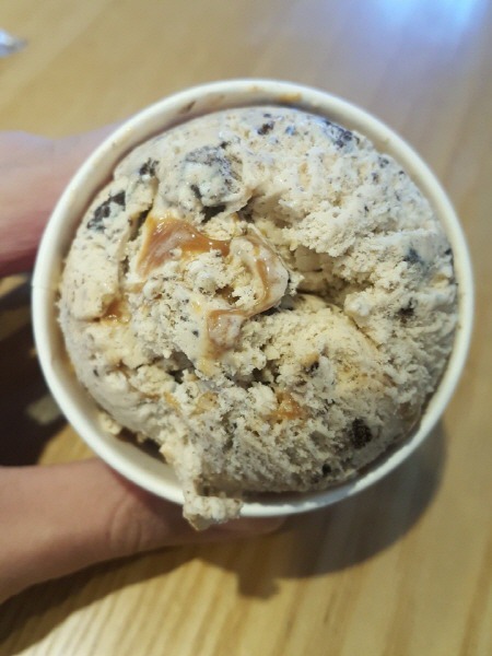 좀좀이의 여행 :: 베스킨라빈스31 아이스크림 - 오레오 쿠키앤카라멜 (2018년 11월 이달의 맛)