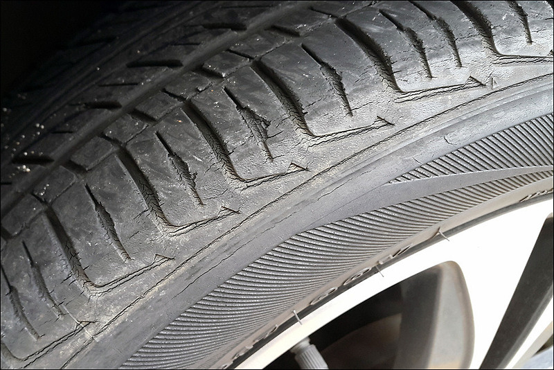 김병장네 실시간 이슈 :: 예상하지 못한 사고를 발생시키는 타이어 크랙 현상