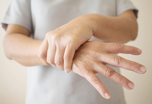 손목 결절종 자연치유 가능한가? :: 새로운길