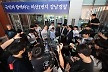 '음주 뺑소니' 김호중, 취재진 피해 경찰 비공개 출석