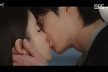 아이유, 변우석에 고백 후 뜨거운 키스…선위 교지 후 '위기' ('21세기 대군부인')