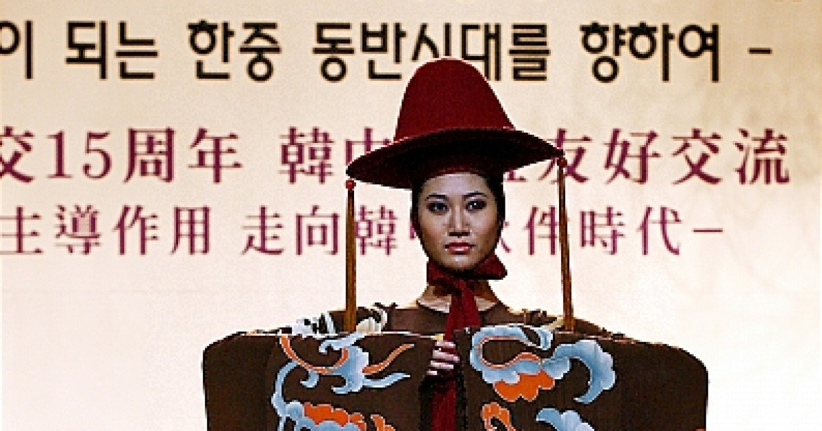 낯설면서 독특한 춘추전국시대 의상