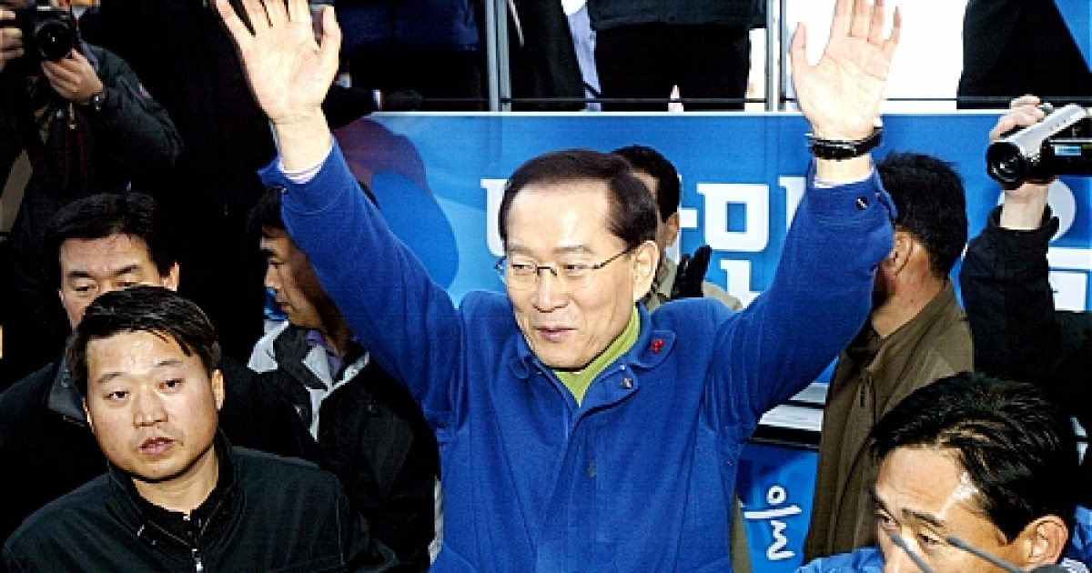 환호에 답하는 이회창 후보