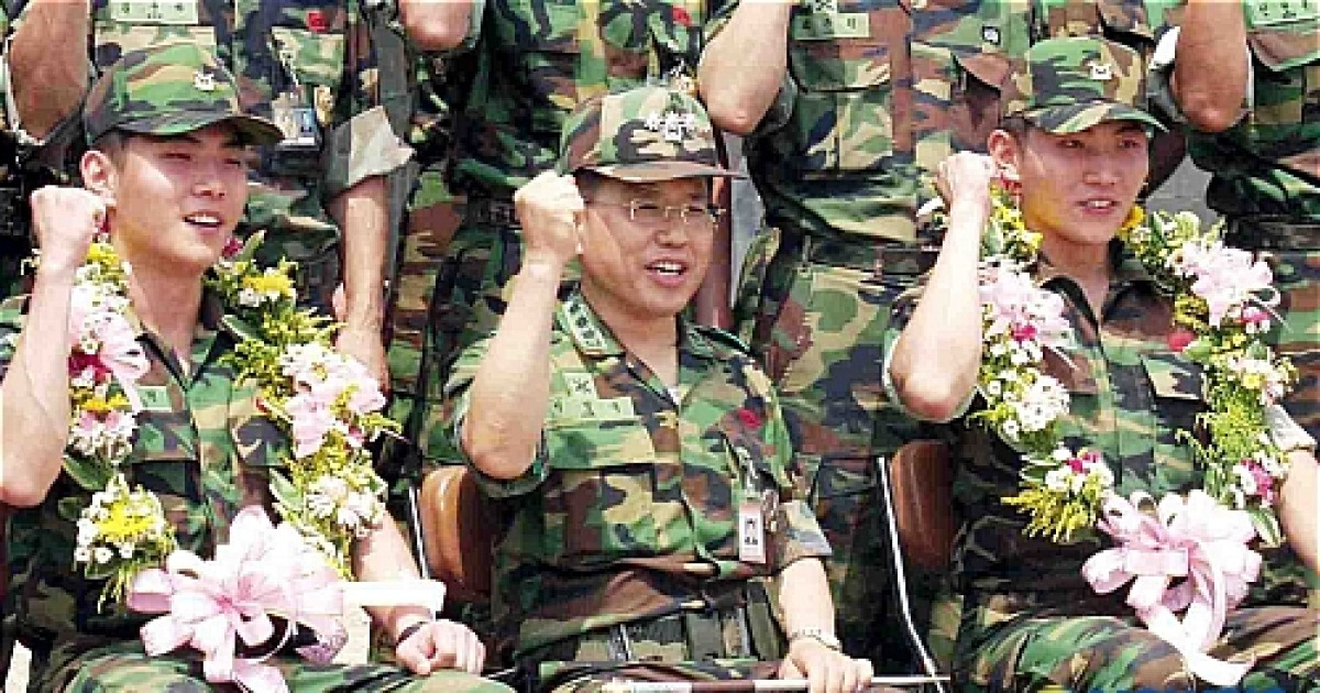 수기사, 첫 쌍둥이 하사 탄생