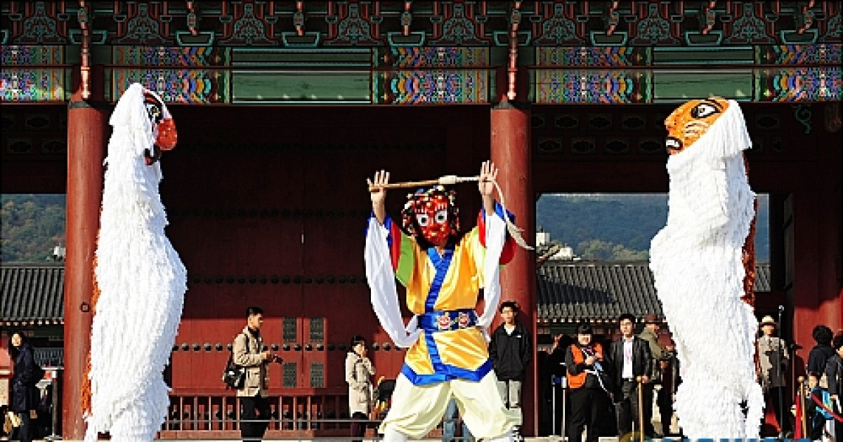 '사자춤' 선보이는 봉산탈춤보존회