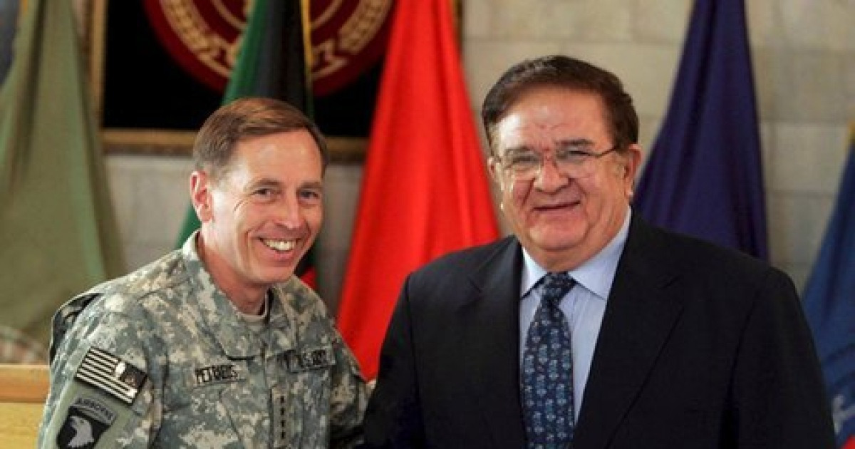 File:David and Stephen Petraeus in Afghanistan.jpg - Wikimedia