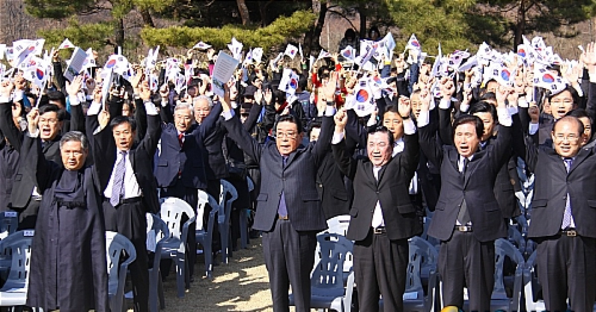 선열을 기리며 만세 3창