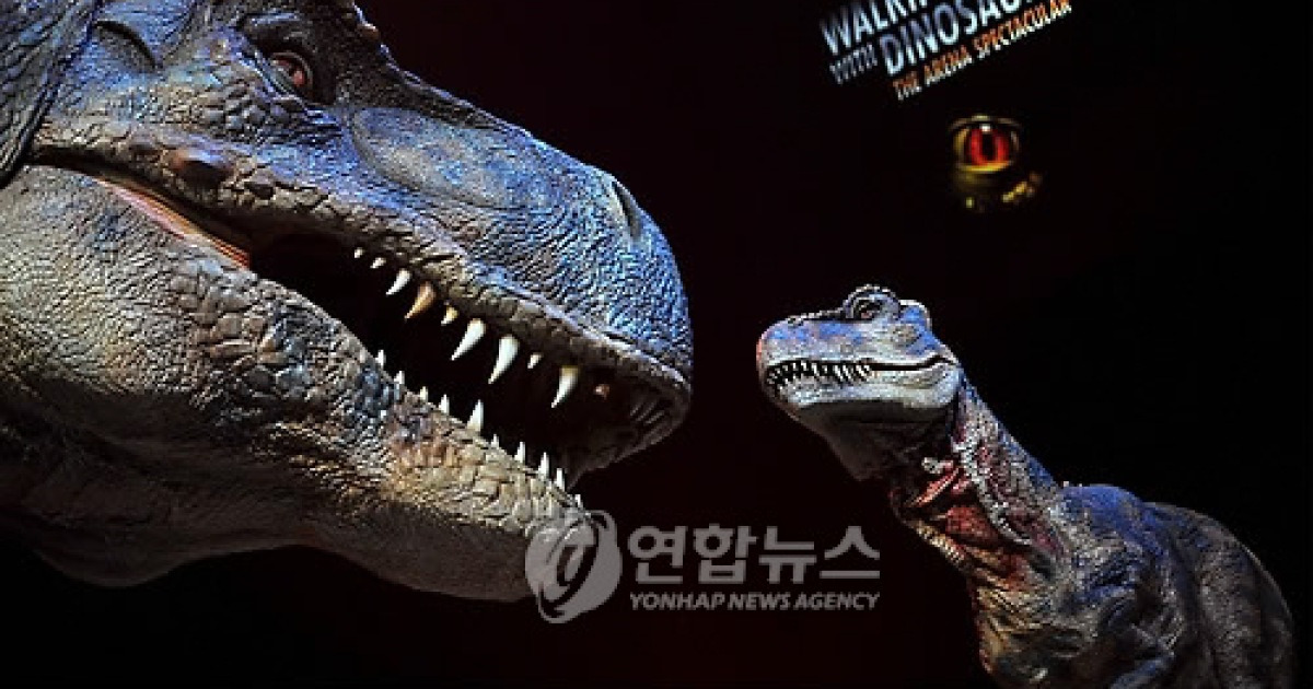 BRITAIN WALKING WITH DINOSAURS EXHIBIT