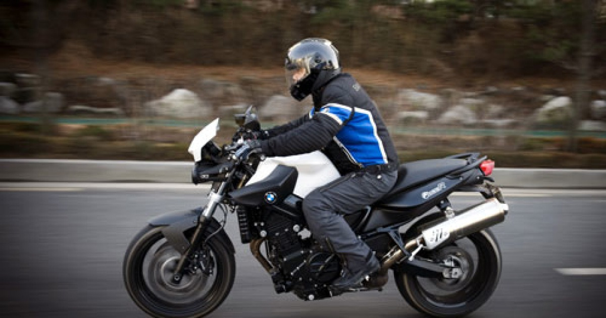 [BMW F800R 시승기] 날렵한 몸무게에 폭발적인 파워 일품
