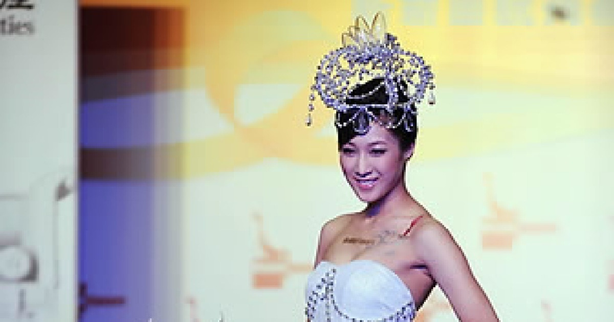 **CHINAHONG KONGFURNITUREFASHION SHOW (CN)