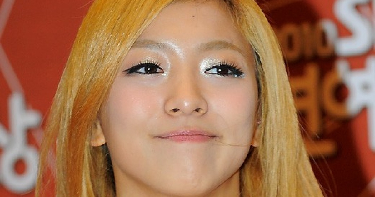 f(x) 루나, 팔씨름 소녀장사 등극 '걸그룹, 다 덤벼!'