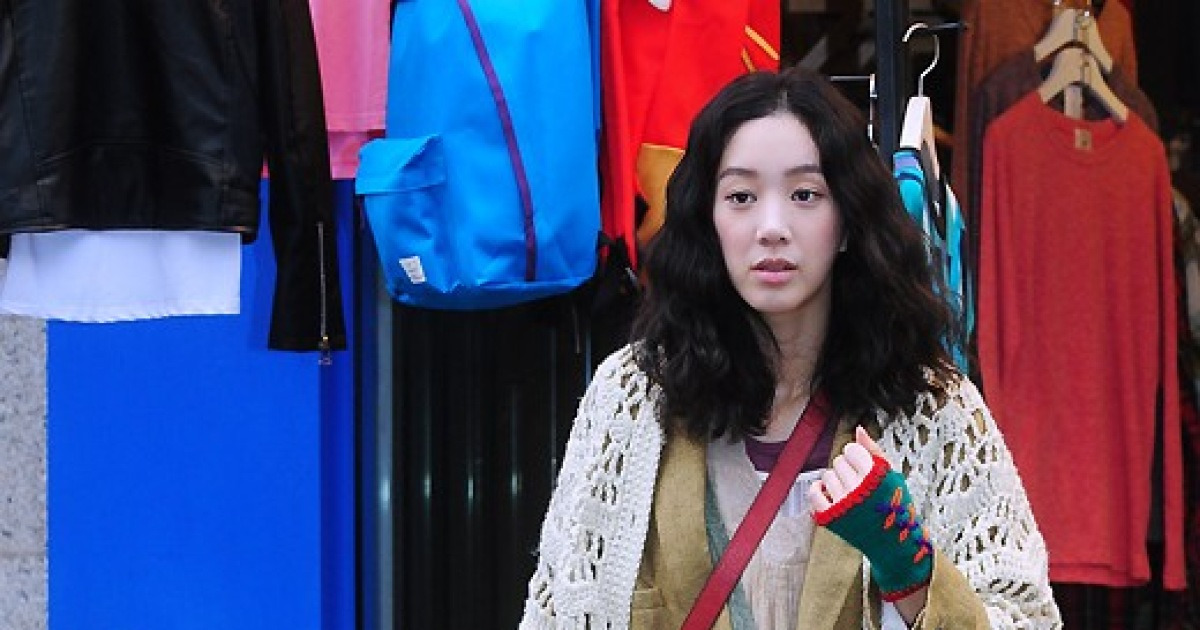 정려원, 홍대 앞 '집시인형'..5겹 레이어드 '페미닌 히피룩'