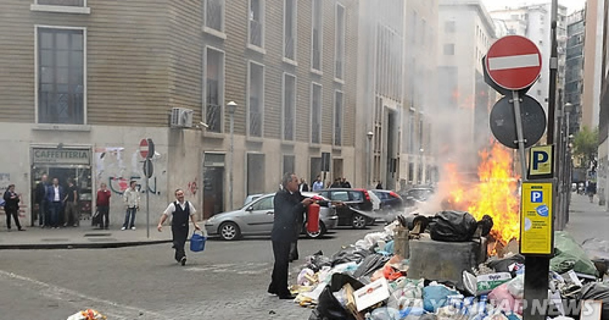 ITALY NAPLES GARBAGE CRISIS