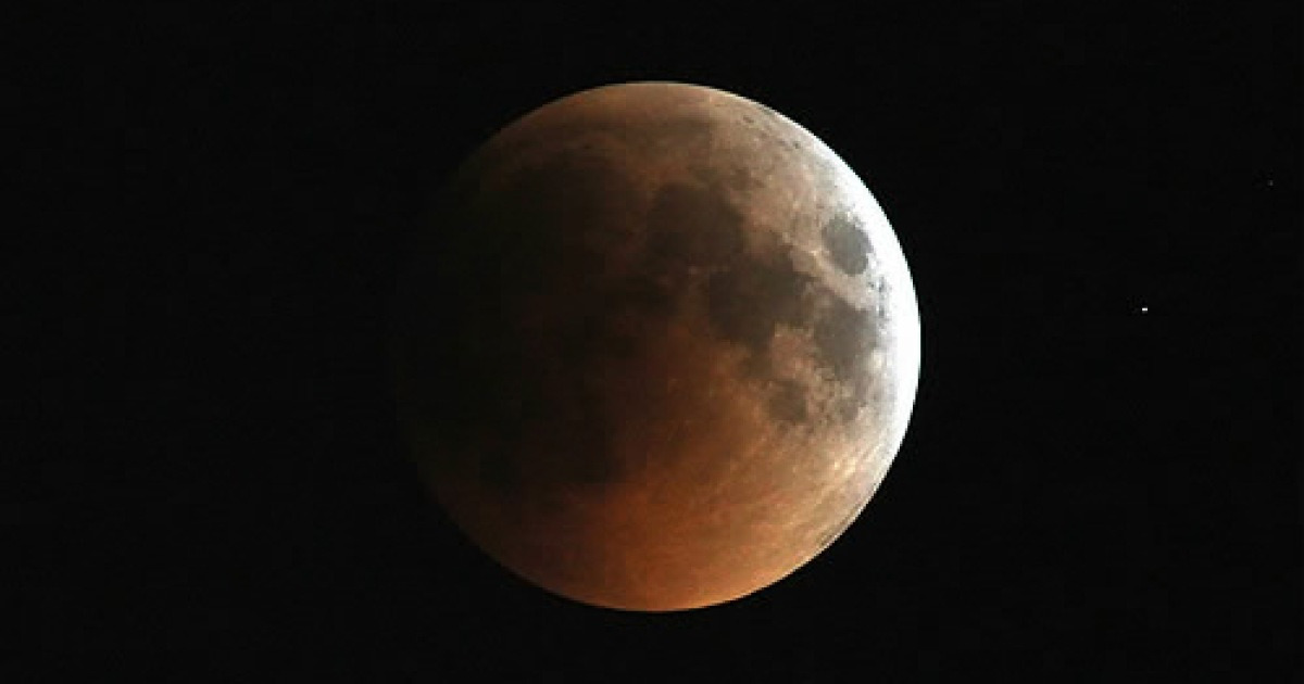 UAE LUNAR ECLIPSE