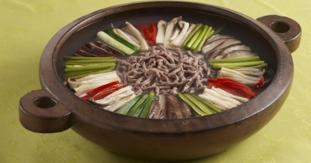 Beoseot Jeongol Mixed Mushroom Hotpot