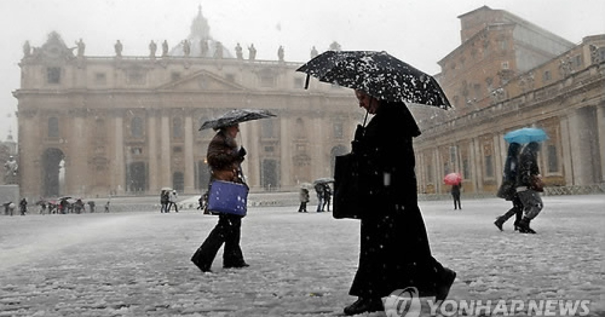 VATICAN COLD WEATHER