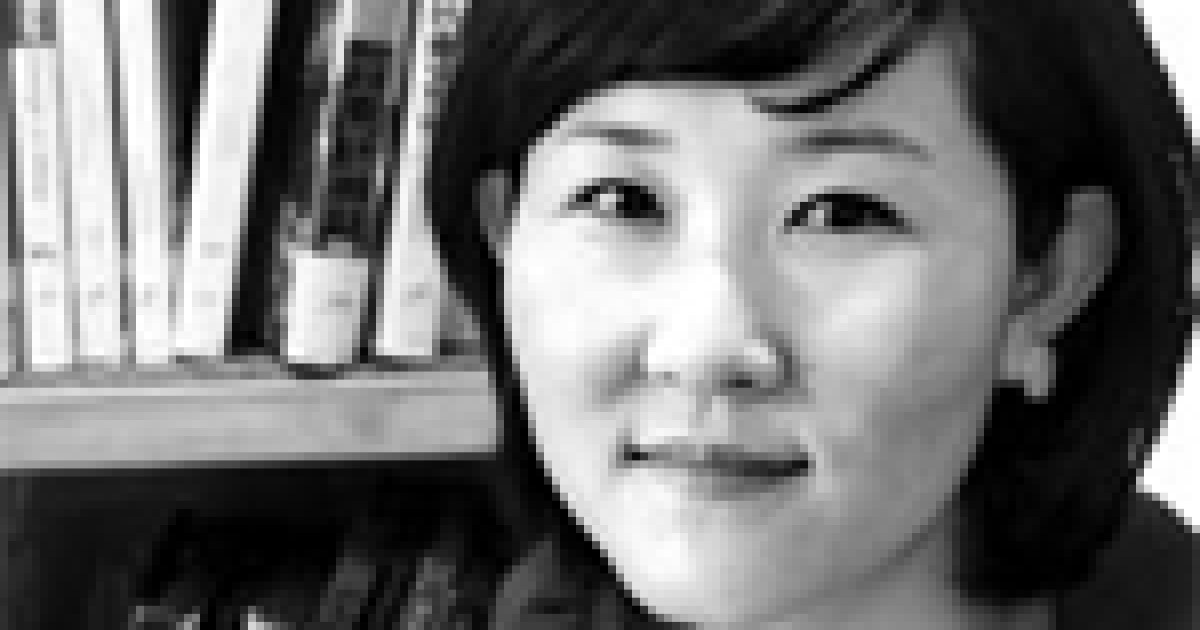경쾌한 웃음 속 불편한 일상