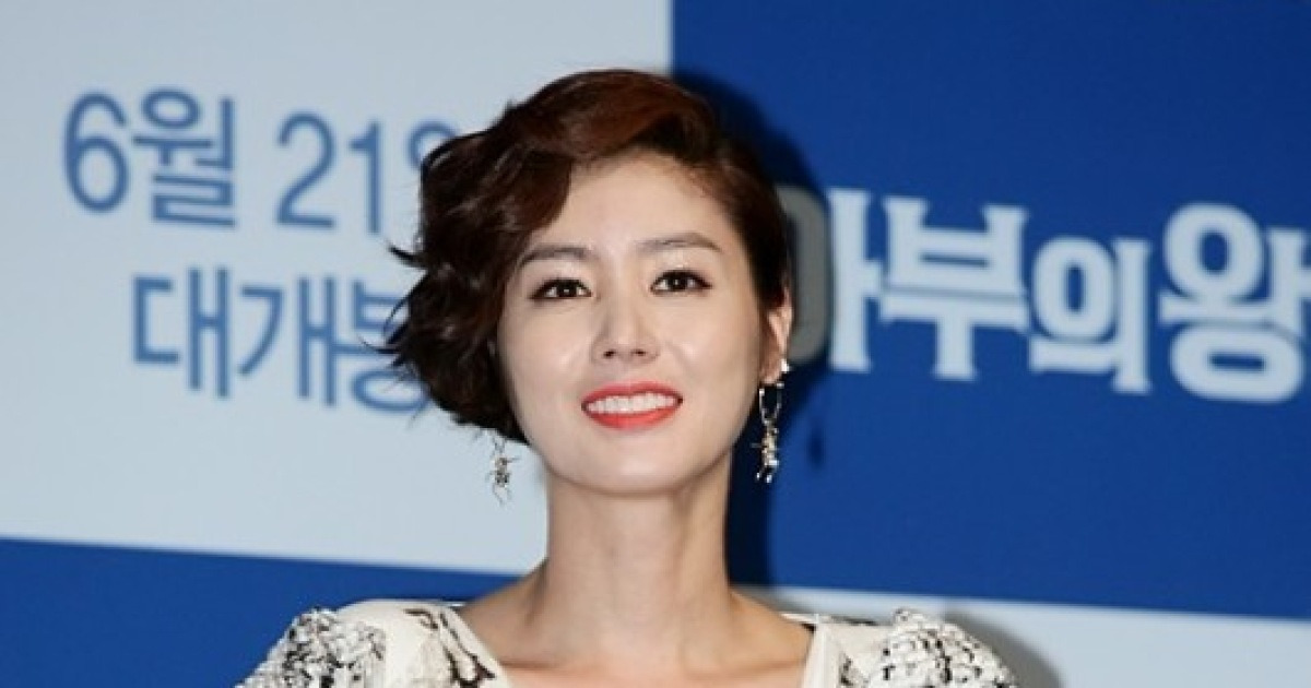 김성령 파격드레스, 레드컬러+부분노출 '관능적 섹시미 발산'