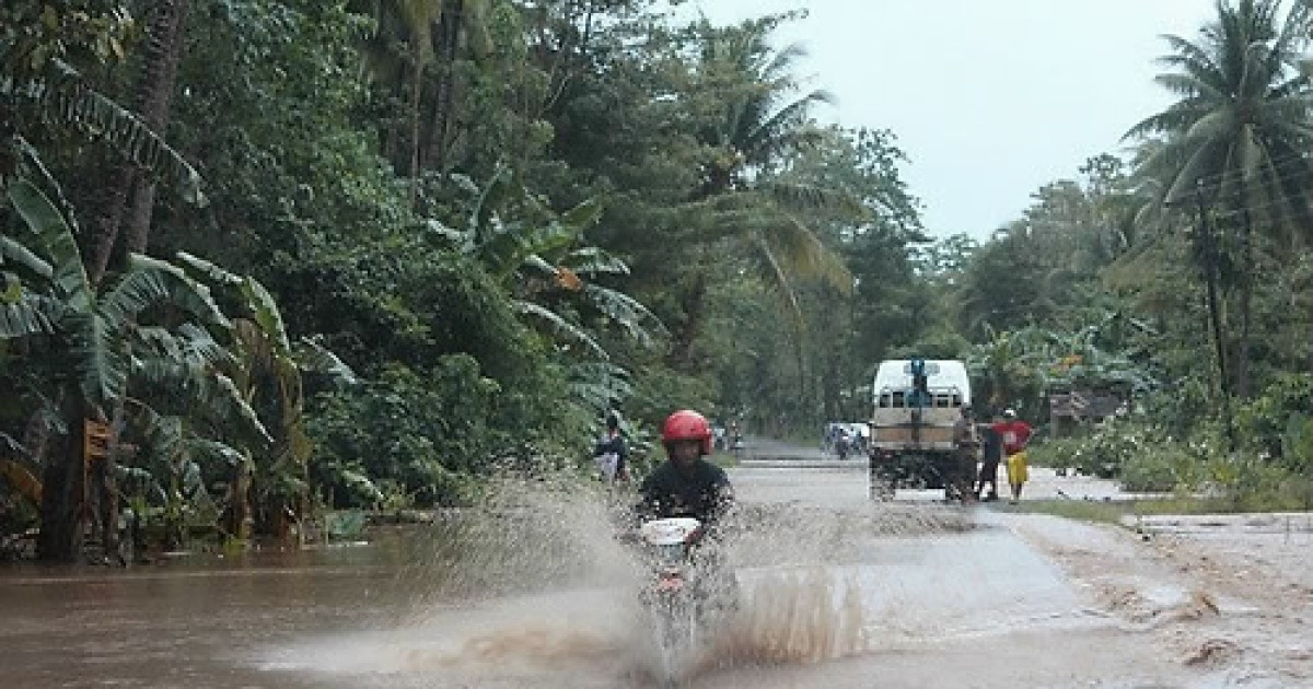 philippines-tropical-storm-auring