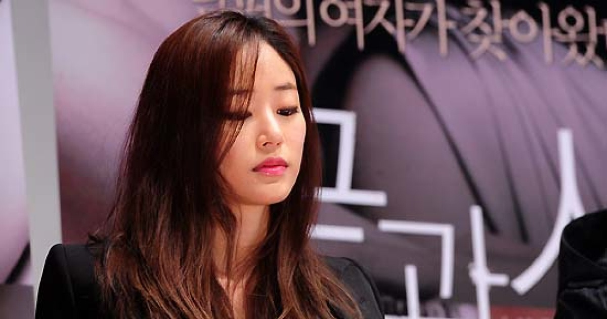 김효진 '손톱 정리는 잘 되었나?'[포토]