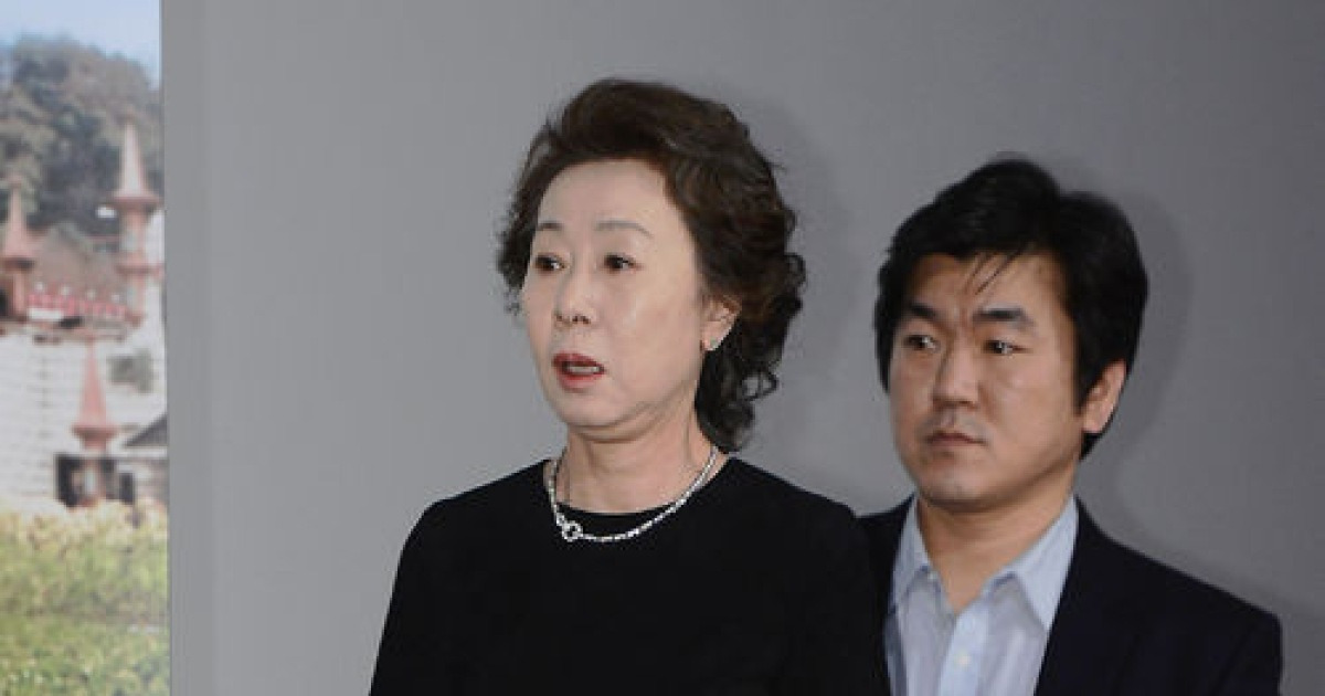 [사진]윤여정,'아들 인모와 함께~'